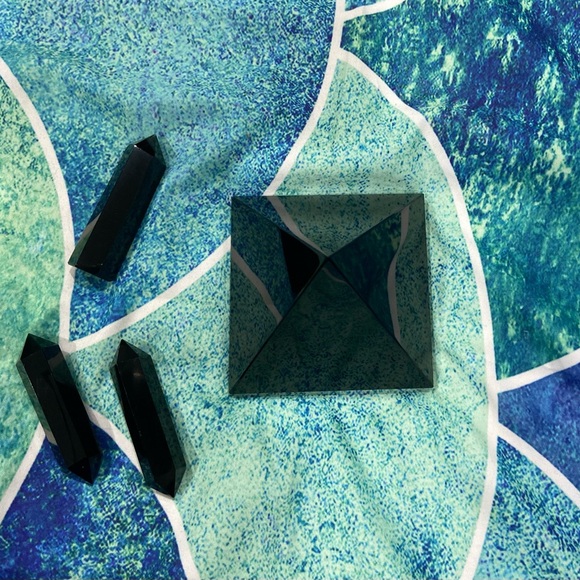 Black crystal pyramid and points - Picture 6 of 9